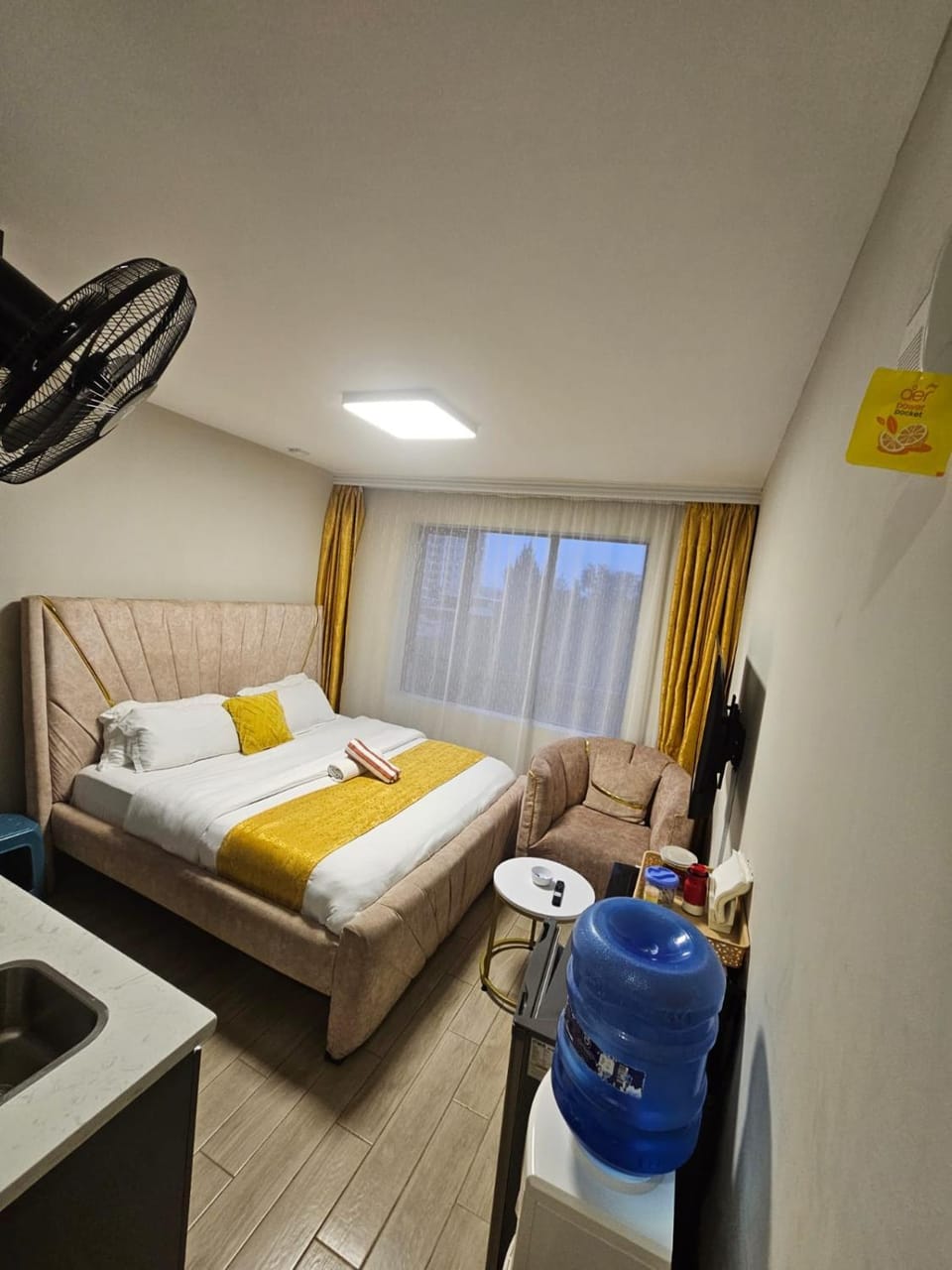 Bed, Seating area