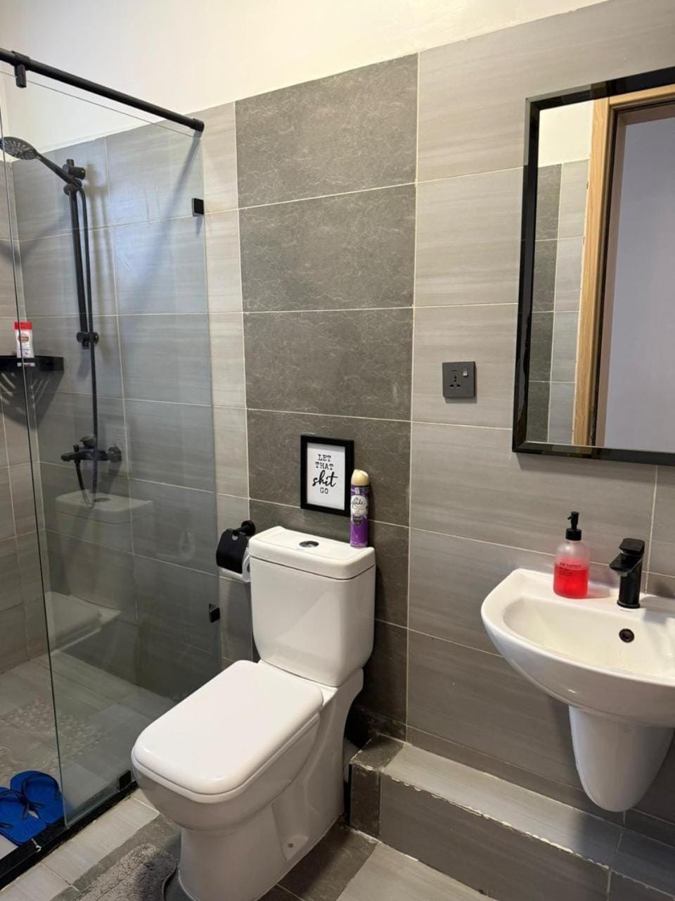 Shower, Toilet