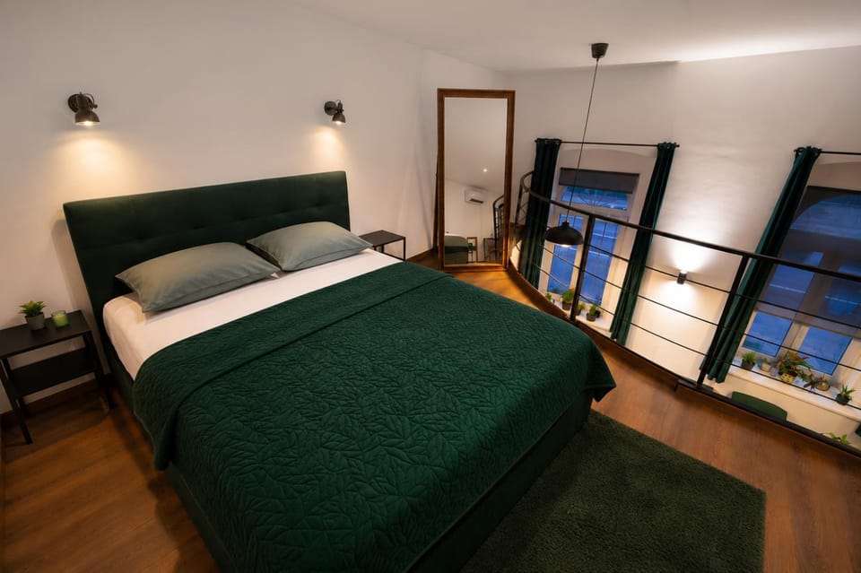 Bedroom, wardrobe