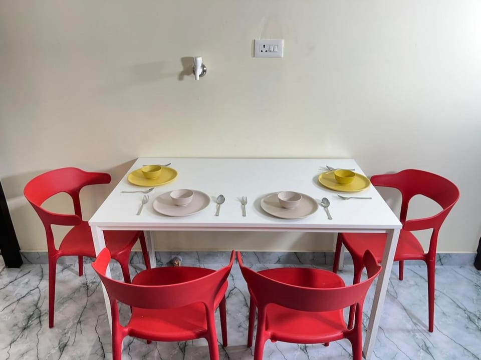 Seating area, Dining area