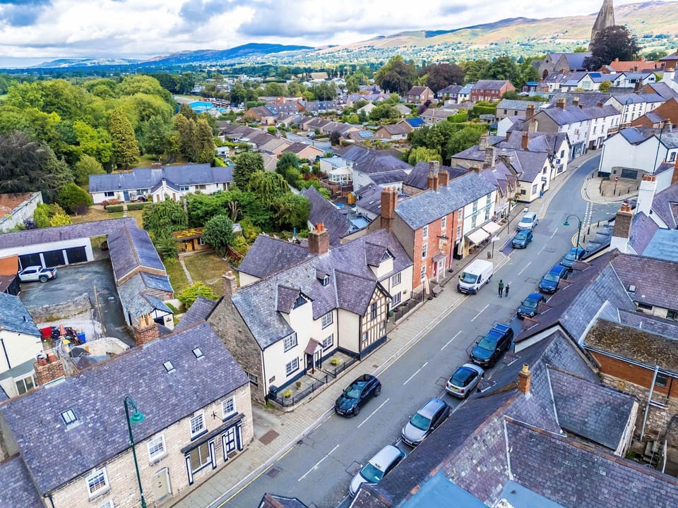 Charming 4-Bedroom Home in Ruthin Sleeps 8 House in Ruthin