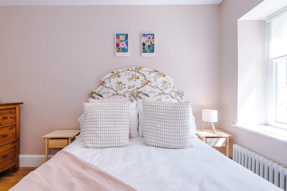 Charming 4-Bedroom Home in Ruthin Sleeps 8 House in Ruthin