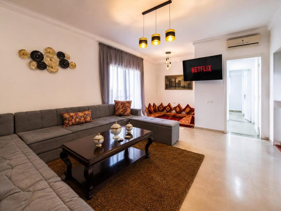 Living room, Seating area, Dining area, air conditioner