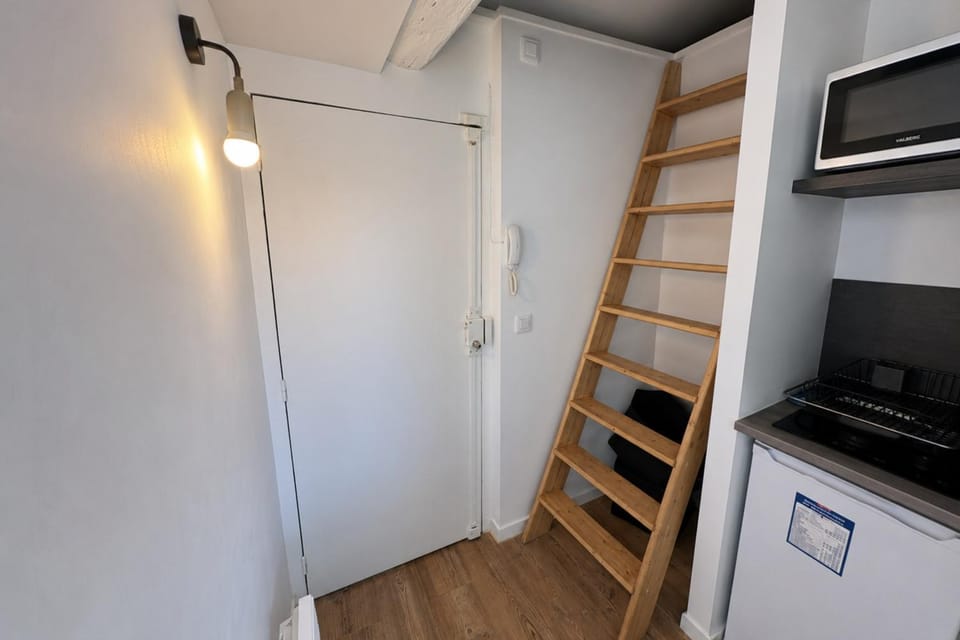 Cozy Studio near Bastille République & Marais Apartment in Paris