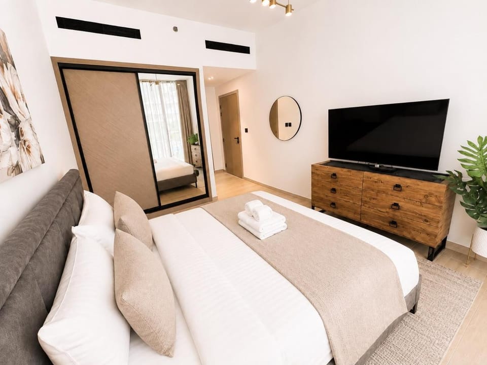NamaStay - Elegant 1 Bedroom, Pool View, JVC House in Dubai