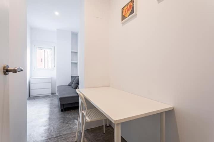 Super piso de 2 habitaciones Ruzafa wifiAC Apartment in Valencia