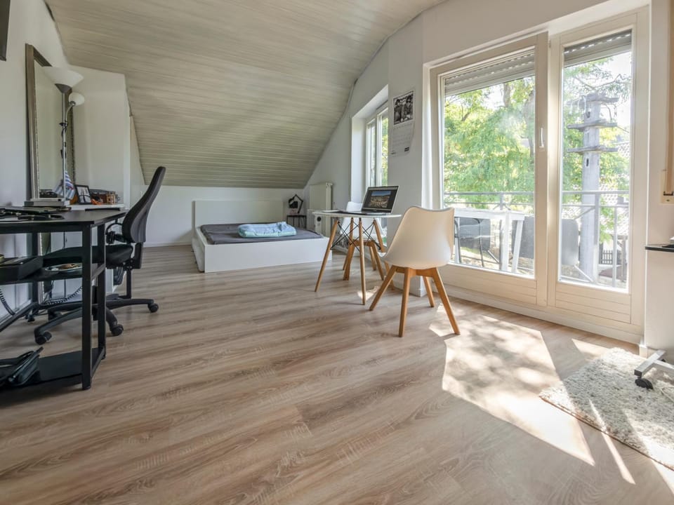 Bed, Photo of the whole room, Dining area