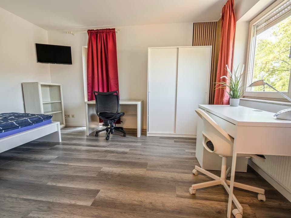 Bed, Photo of the whole room, Dining area, wardrobe