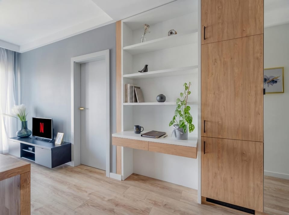TV and multimedia, Kitchen or kitchenette, hair dresser, wardrobe