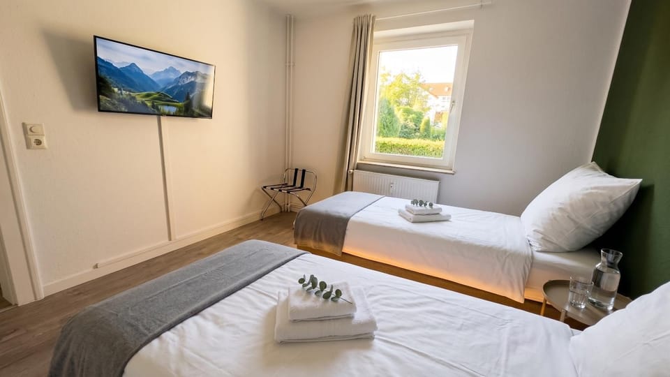 Bed, TV and multimedia, Photo of the whole room, Bedroom, heating, internet, towels, wardrobe