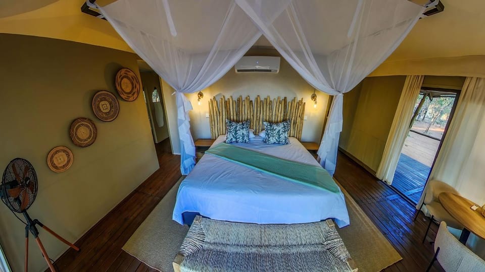 Bed, Photo of the whole room, Seating area, Bedroom, air conditioner