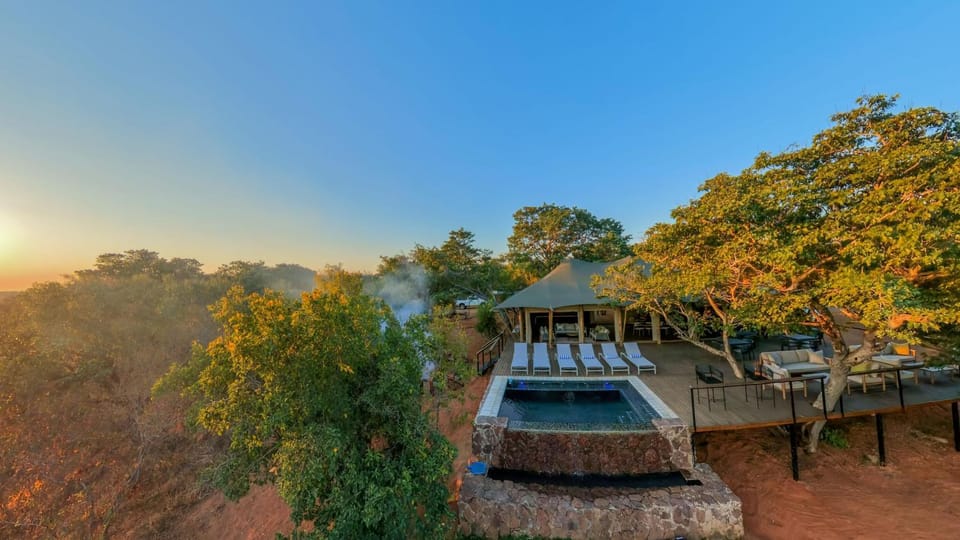 Property building, Natural landscape, Activities, Garden, View (from property/room), Balcony/Terrace, Garden view, Area and facilities, Swimming pool, Sunset