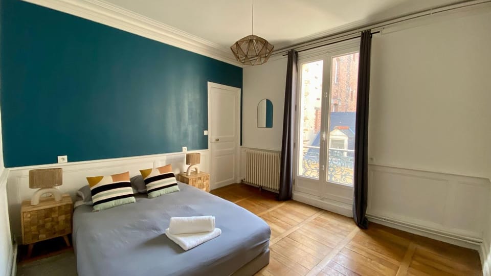 POITTE - Grand Logement Rennes Centre 10P Apartment in Rennes