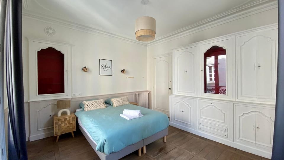 POITTE - Grand Logement Rennes Centre 10P Apartment in Rennes