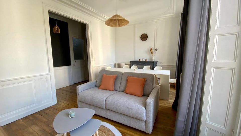 POITTE - Grand Logement Rennes Centre 10P Apartment in Rennes
