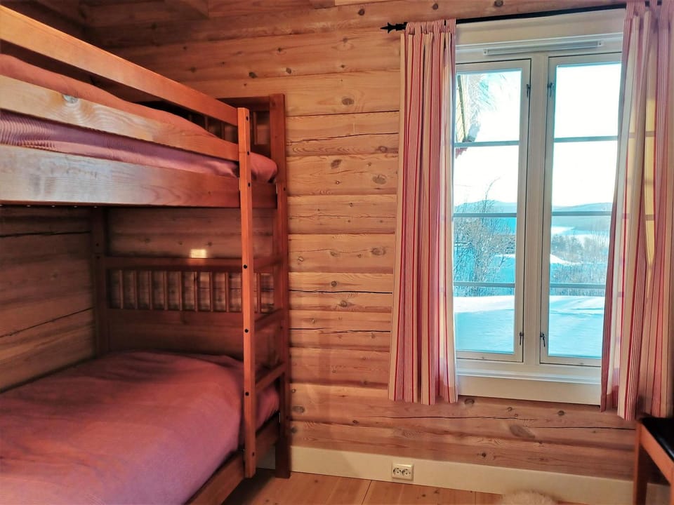 Slopeside Mountain House for 10 with Sauna House in Sweden