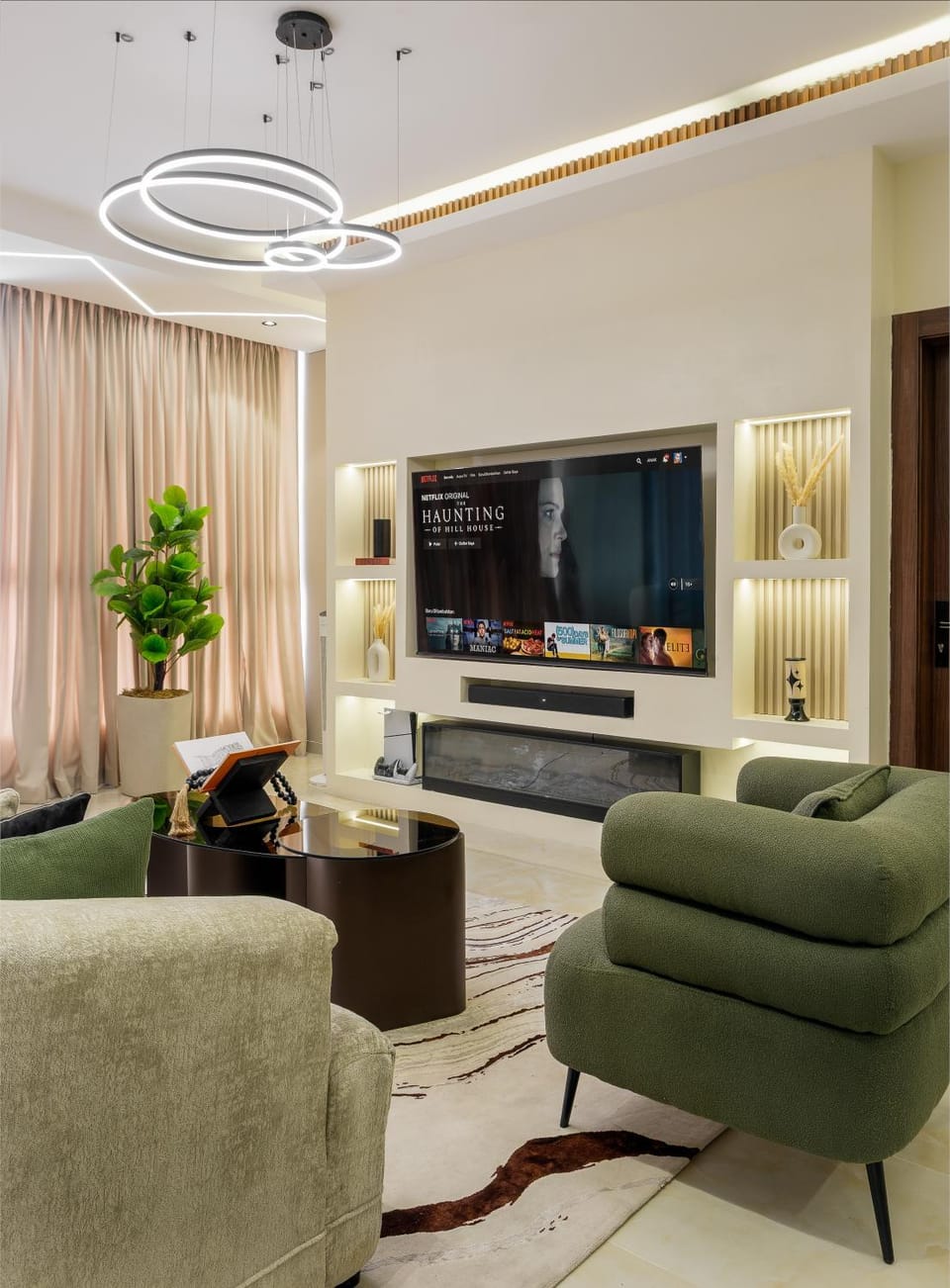 Executive Two-Bedroom Apartment, Ensuite Rooms and Prime Location Apartment in Lagos
