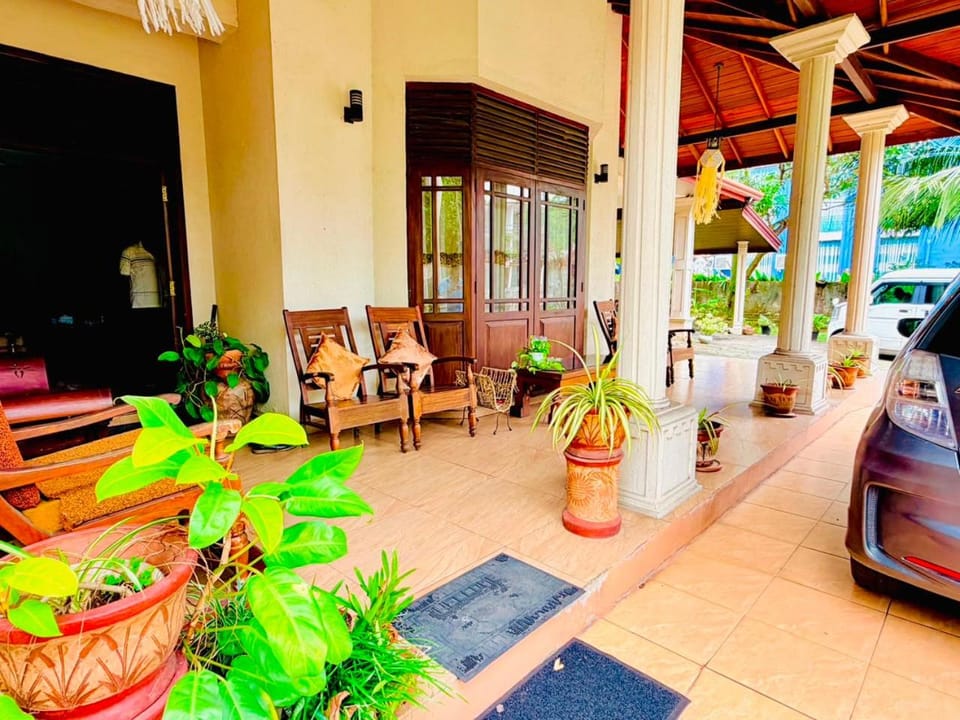 SACHA airport Transit Villa Vacation rental in Western Province