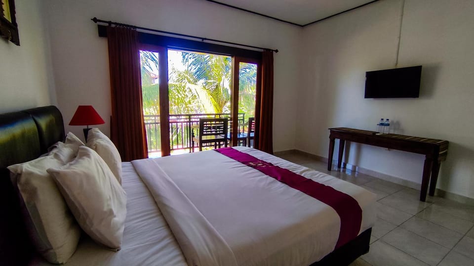Bed, TV and multimedia, Photo of the whole room, Bedroom