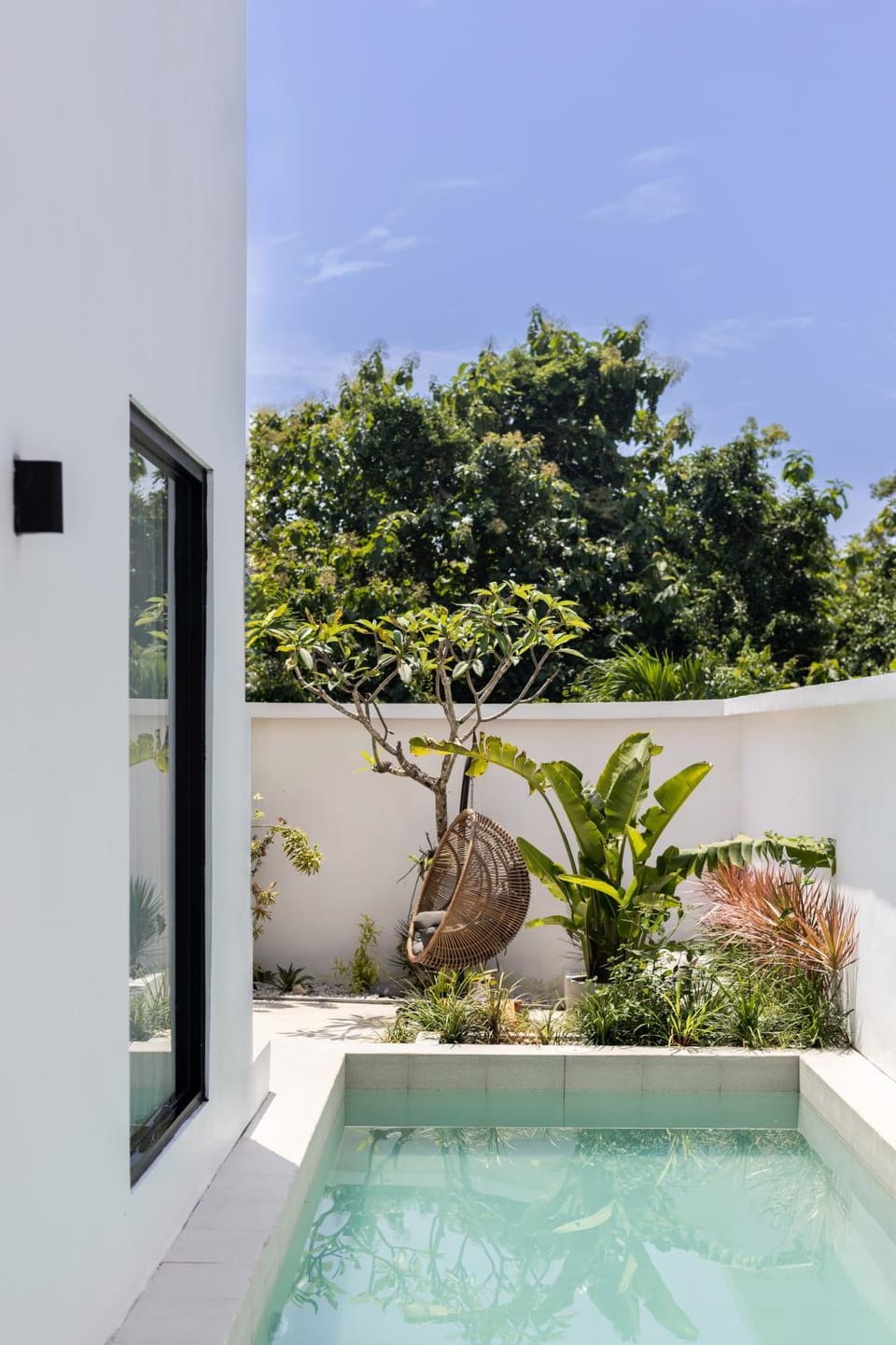 Day, Swimming pool