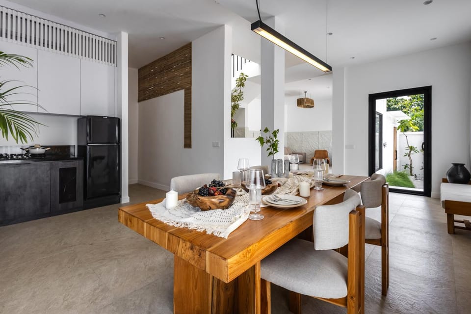 Kitchen or kitchenette, Dining area, Food
