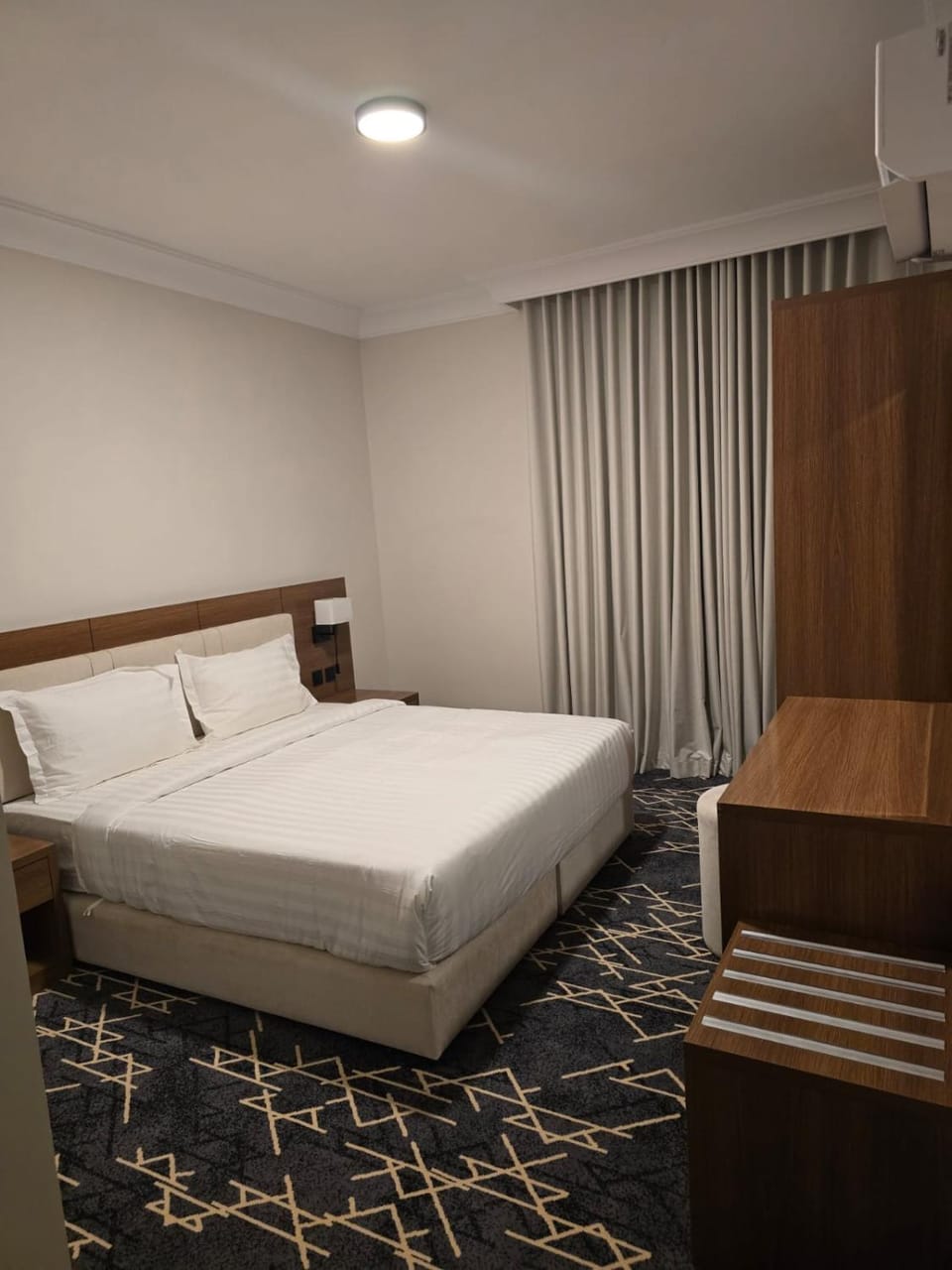 Photo of the whole room, Bedroom
