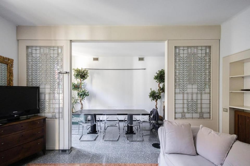 The House 6 rooms 7 beds 8 places 4 bathrooms Apartment in Milan
