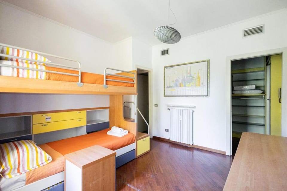 The House 6 rooms 7 beds 8 places 4 bathrooms Apartment in Milan