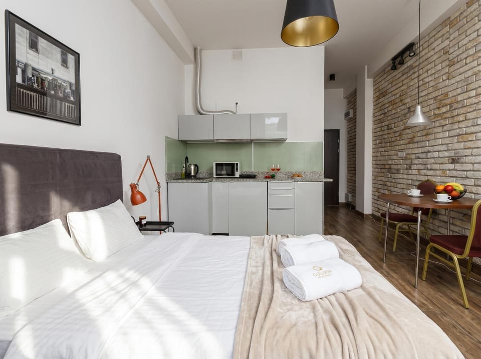Bed, Kitchen or kitchenette, Living room, Photo of the whole room, Seating area, Dining area, Bedroom, minibar, pet friendly, stove