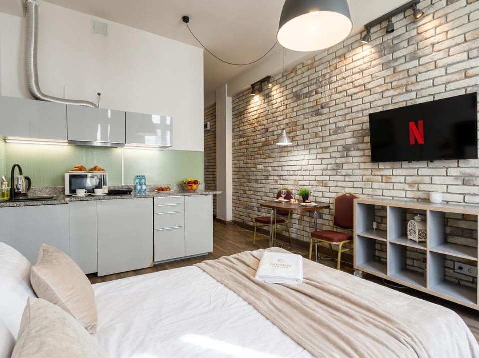 Bed, TV and multimedia, Kitchen or kitchenette, Photo of the whole room, Bedroom, minibar, oven, stove