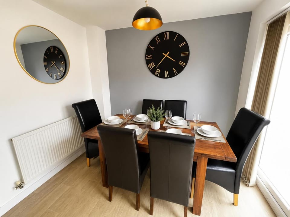 Decorative detail, Seating area, Dining area