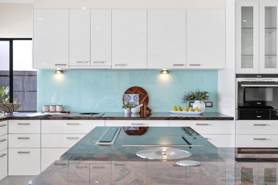 Waterfront villa with pool, pontoon & piano House in Cairns
