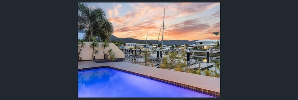 Waterfront villa with pool, pontoon & piano House in Cairns