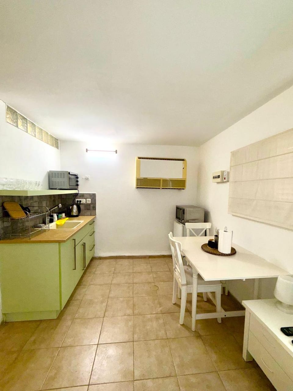 Kitchen or kitchenette, Dining area, oven, stove, toaster