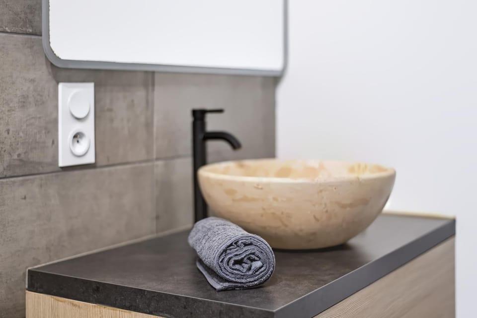 Bathroom, towels