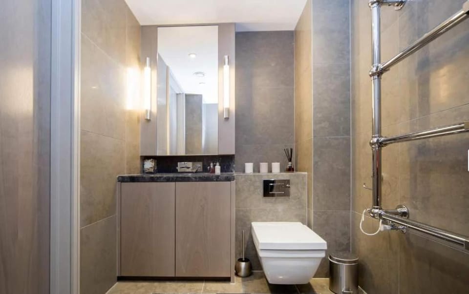 Luxury 2 Bed 2-Bath Garden Free Parking Apartment in City of Westminster