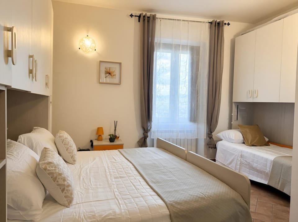 Bed, Photo of the whole room, Bedroom, City view, heating, internet