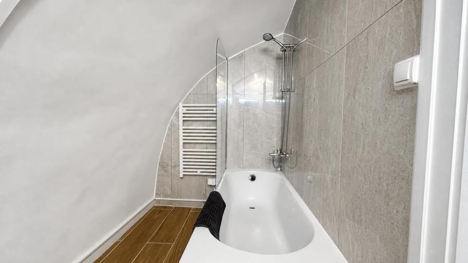 Shower, Bathroom, Bath, towels