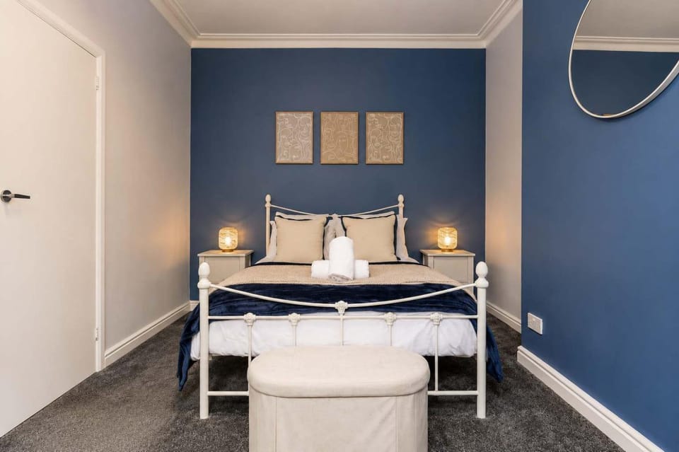Modern 2 Bed Near Seafront and Easy Commute Links House in South Shields