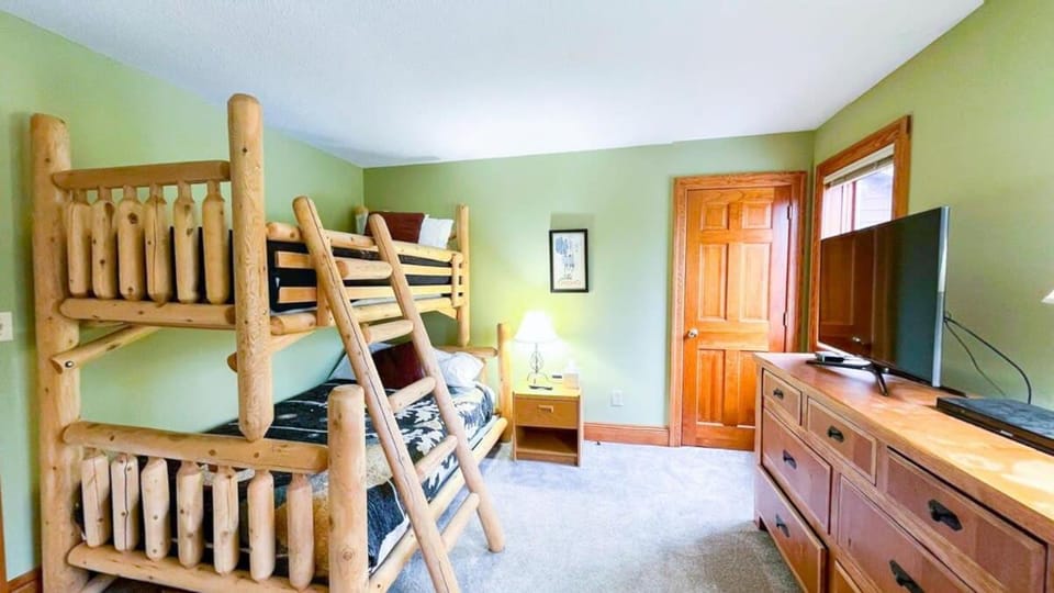 Okemo Mountain Retreat 3BR Ski-in Ski-Out Condo House in Vermont