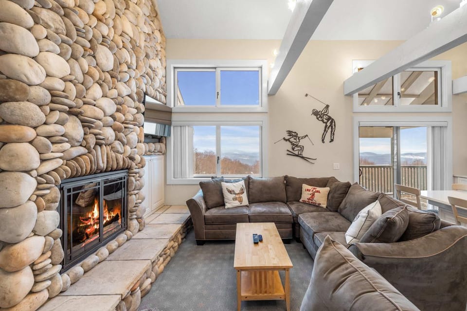 Okemo Family Haven Hot Tub & Stunning Views House in Mount Holly