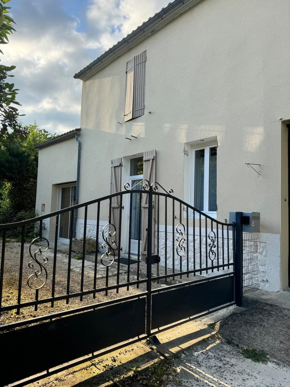Stone townhouse with swimming pool House in Nouvelle-Aquitaine