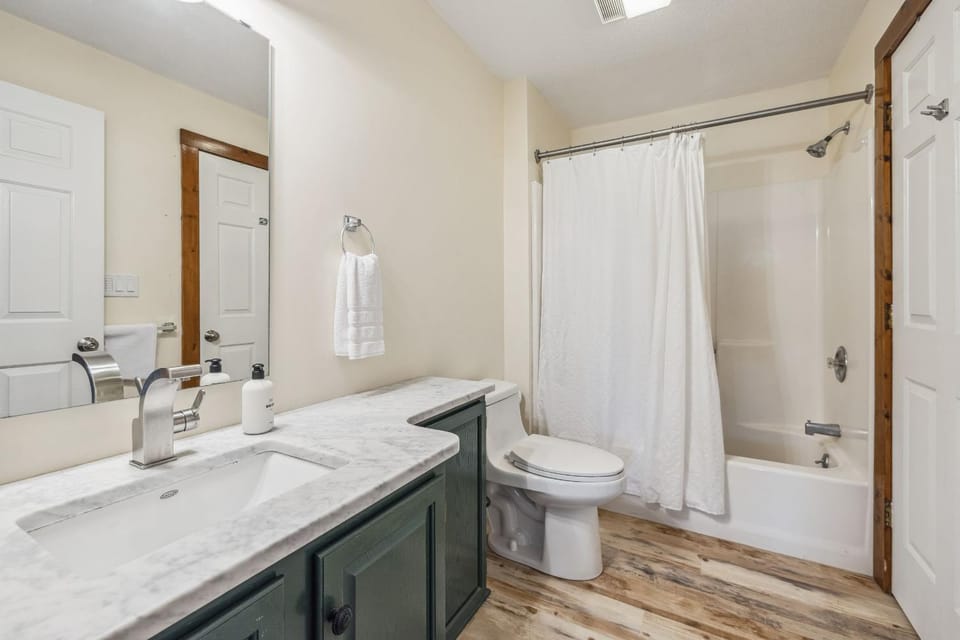 Quaint 1BR Getaway 2 Minutes to Okemo Mountain House in Ludlow
