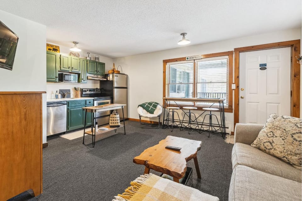 Quaint 1BR Getaway 2 Minutes to Okemo Mountain House in Ludlow