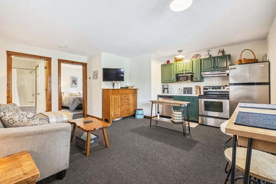 Quaint 1BR Getaway 2 Minutes to Okemo Mountain House in Ludlow