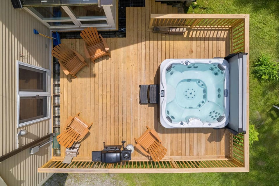 5BR Chalet with Hot Tub Game Room & EV Charger House in Ludlow
