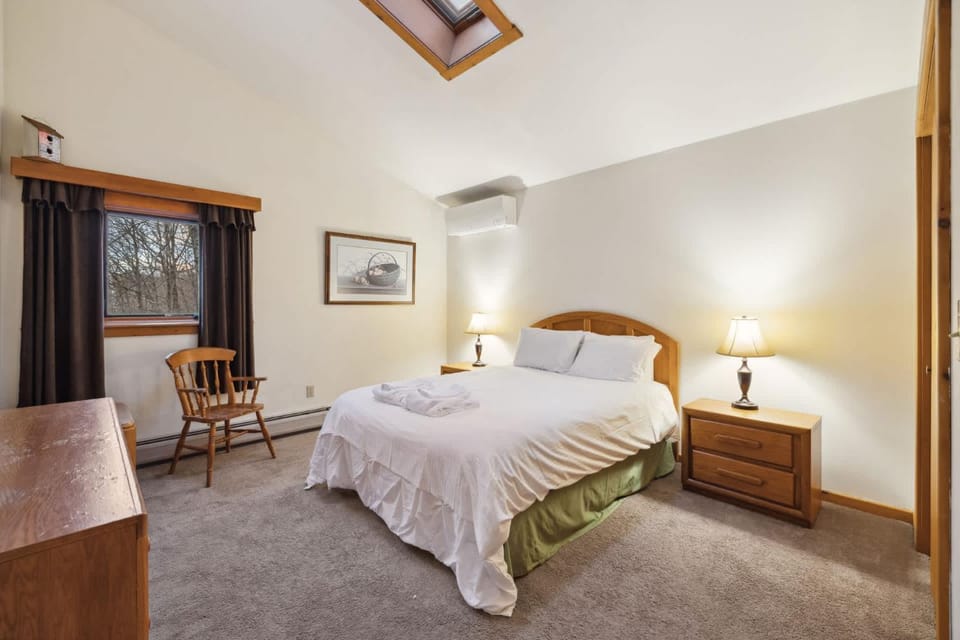 4 BR Home near Lake 6 min to Okemo Mtn House in Vermont