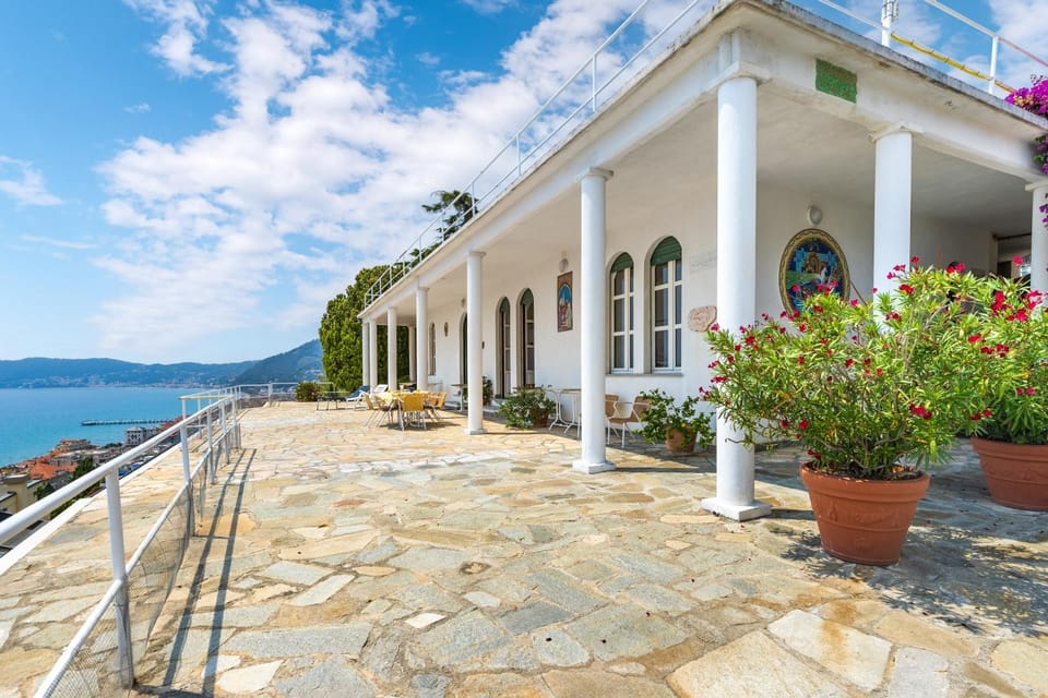 Hostdomus - Villa Nautilus with private parking Villa in Liguria