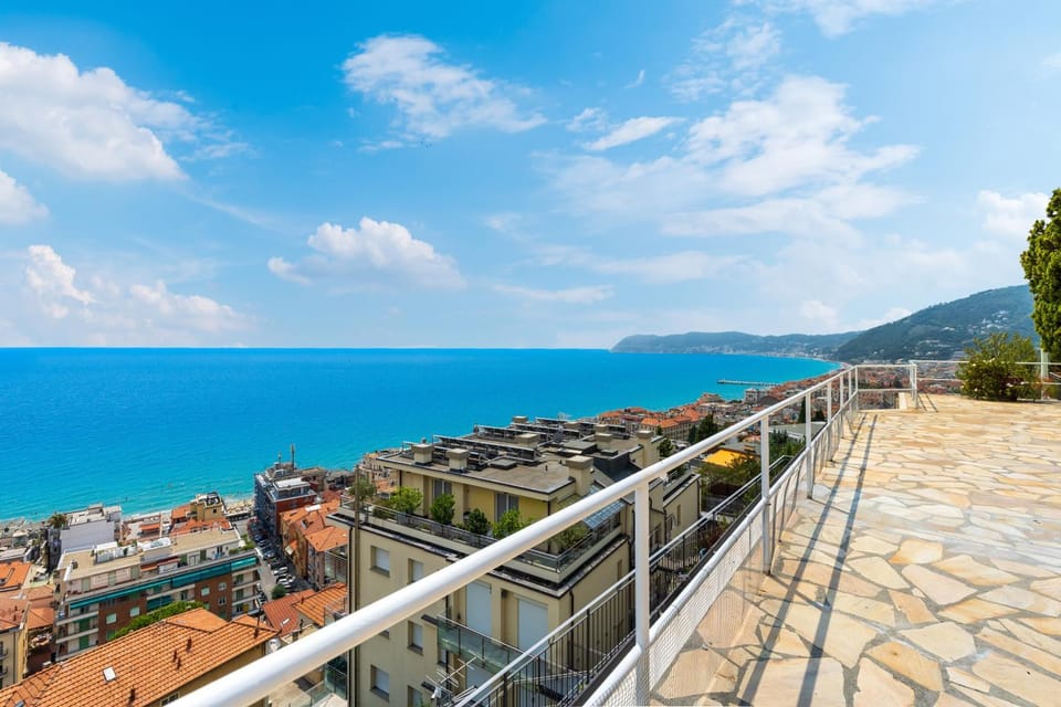 Hostdomus - Villa Nautilus with private parking Villa in Liguria