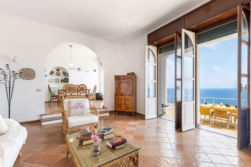 Hostdomus - Villa Nautilus with private parking Villa in Liguria